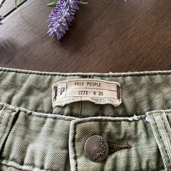 NWOT- Free People Straight Leg Jeans - Size 28 - Olive Green - Picture 3 of 3